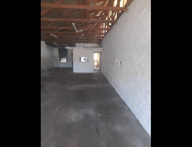 120M² WAREHOUSE TO LET IN NEW GERMANY